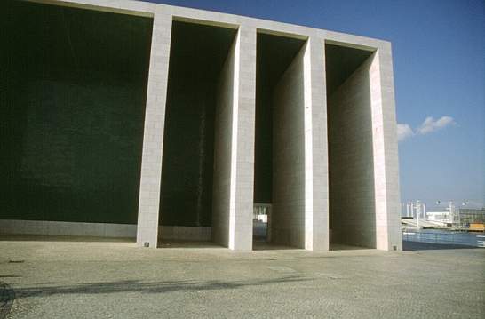 Gate in the south facade